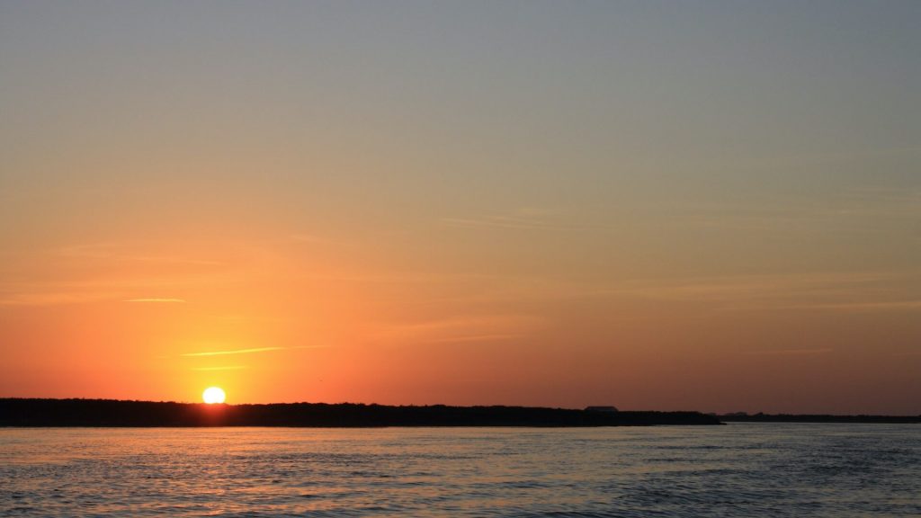 Contemple o Pôr-do-Sol no Algarve neste Passeio de Barco em Faro